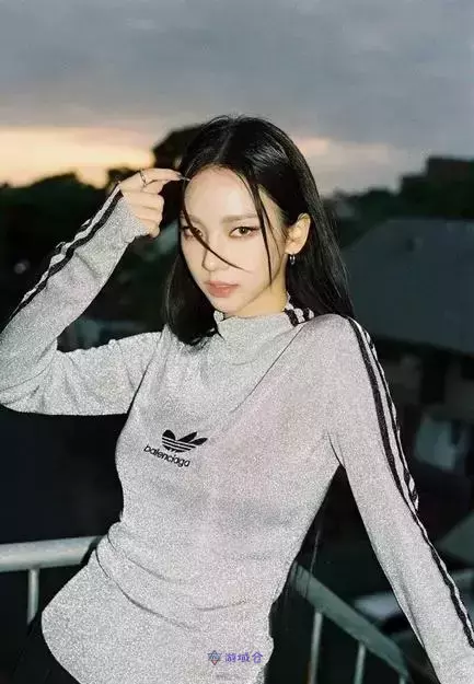 MONSTA X玟赫的床边惊见aespa Karina!引发韩网热议 MONSTA X玟赫的床边惊见aespa Karina!引发韩网热议