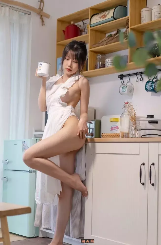 清纯妹子@香草喵露露甜美宅男女神写真Cos套图合集 COS美图 第2张