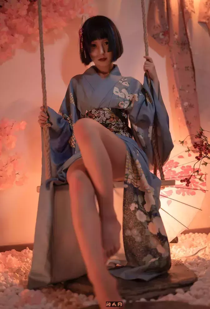 动漫博主@晕崽Zz-甜美颜值女生性感写真套图合集 COS美图 第2张