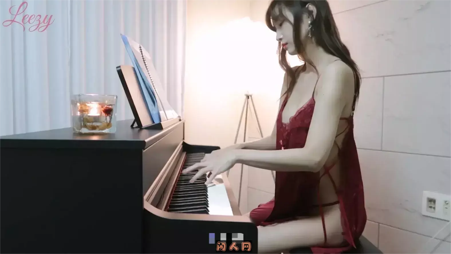 韩国油管网红@Leezy 趣味内衣弹钢琴视频合集 美图合集 第1张